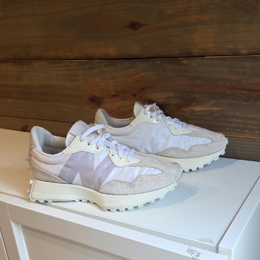 New Balance Women’s Pale Pink and Cream Retro Sneakers - Picture 6 of 11